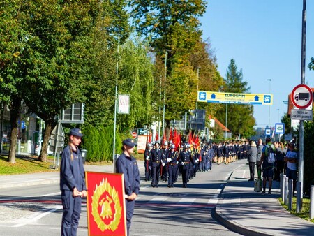 Parada ob 70-letnici GZ Grosuplje - po ulicah mesta Grosuplje